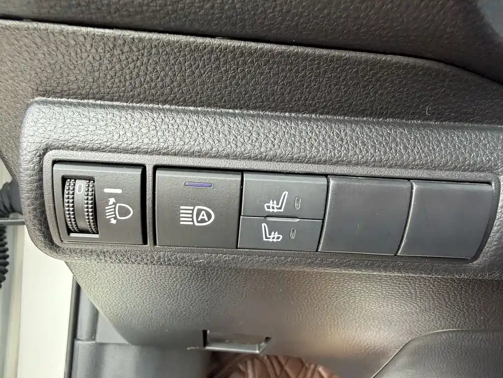 Toyota Corolla 2023 — фото 12