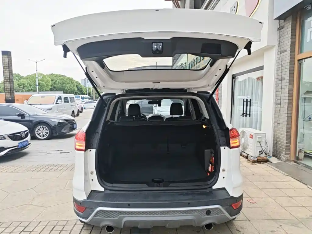 Ford Kuga 2016 — фото 19