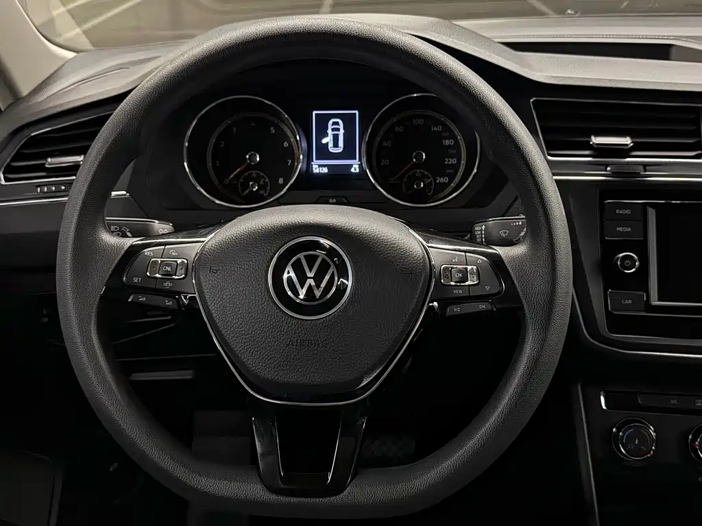 Volkswagen Tiguan L 2020 — фото 7