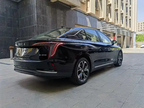 Hongqi E-QM5 2025