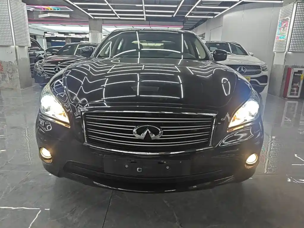 Infiniti Q70 2015 — фото 3