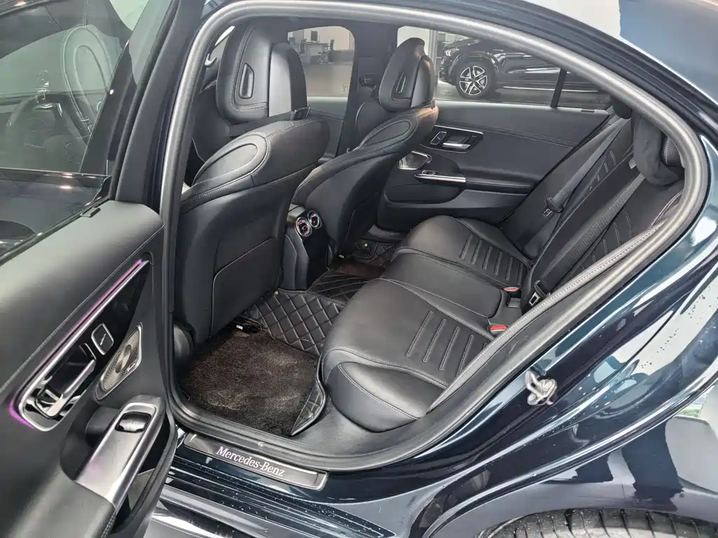Mercedes-Benz C-Class 2023 — фото 9