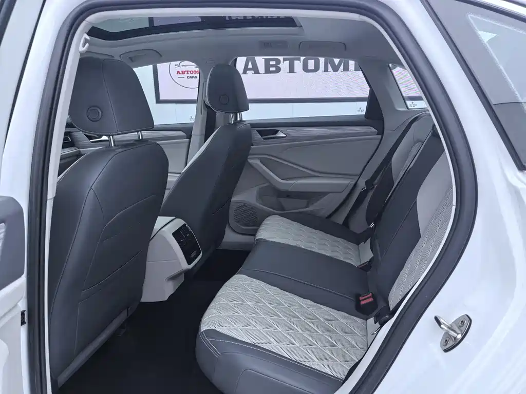 Volkswagen Sagitar 2022