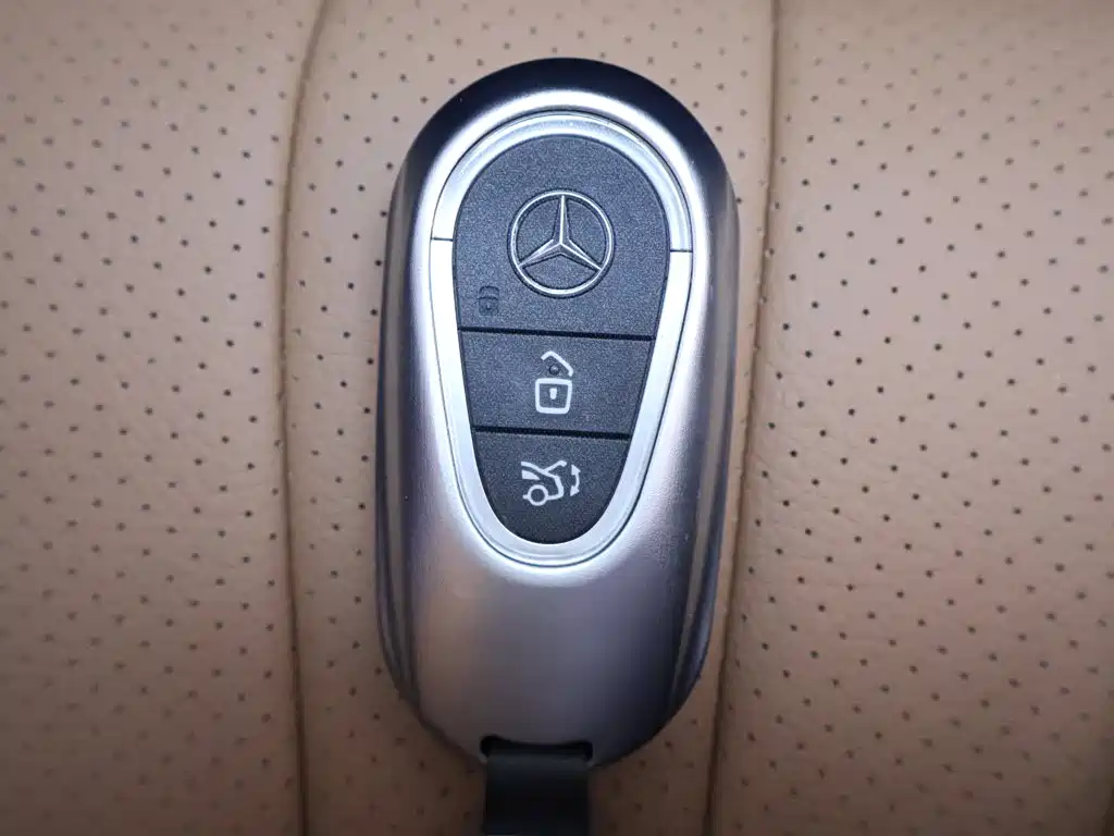 Mercedes-Benz E-Class 2025 — фото 25