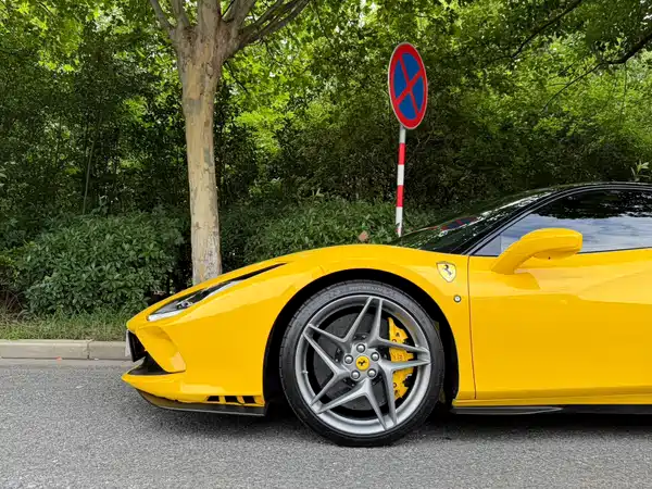 Ferrari F8 2021