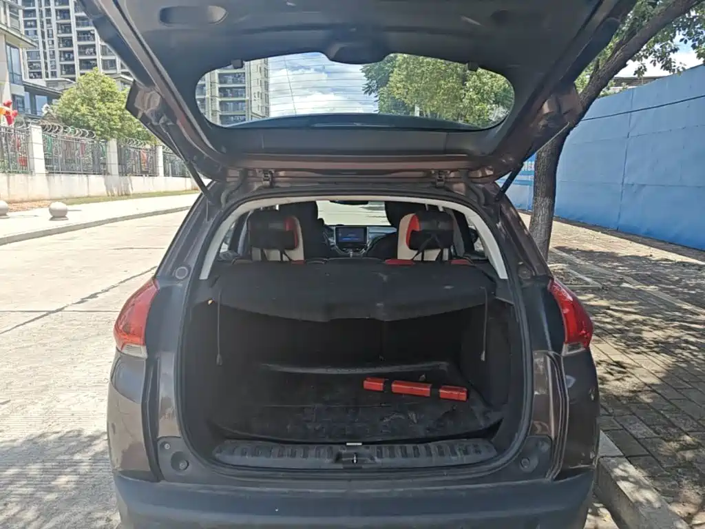 Peugeot 2008 2015 — фото 19