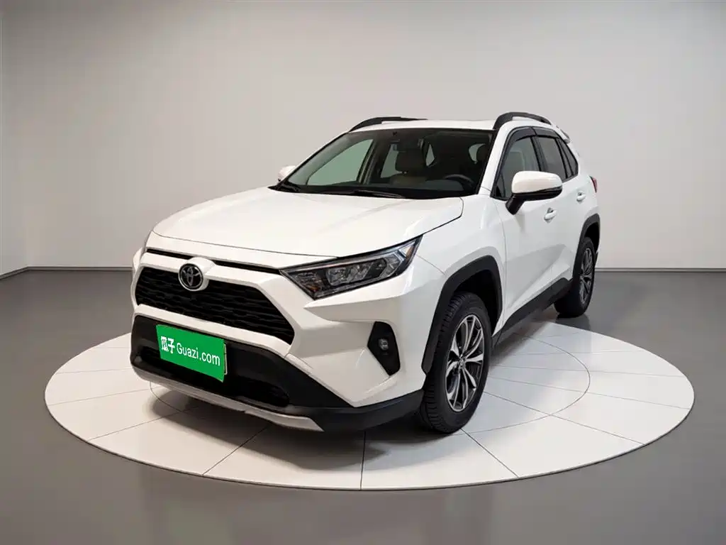 Toyota RAV4 2023 — фото 1