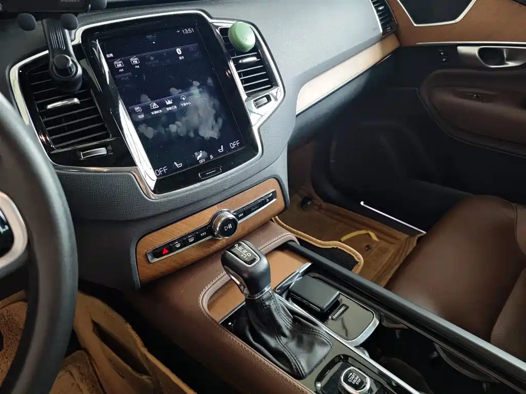 Volvo XC90 2019 — фото 14