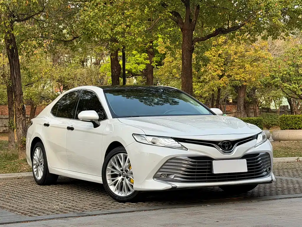 Toyota Camry 2019 — фото 3