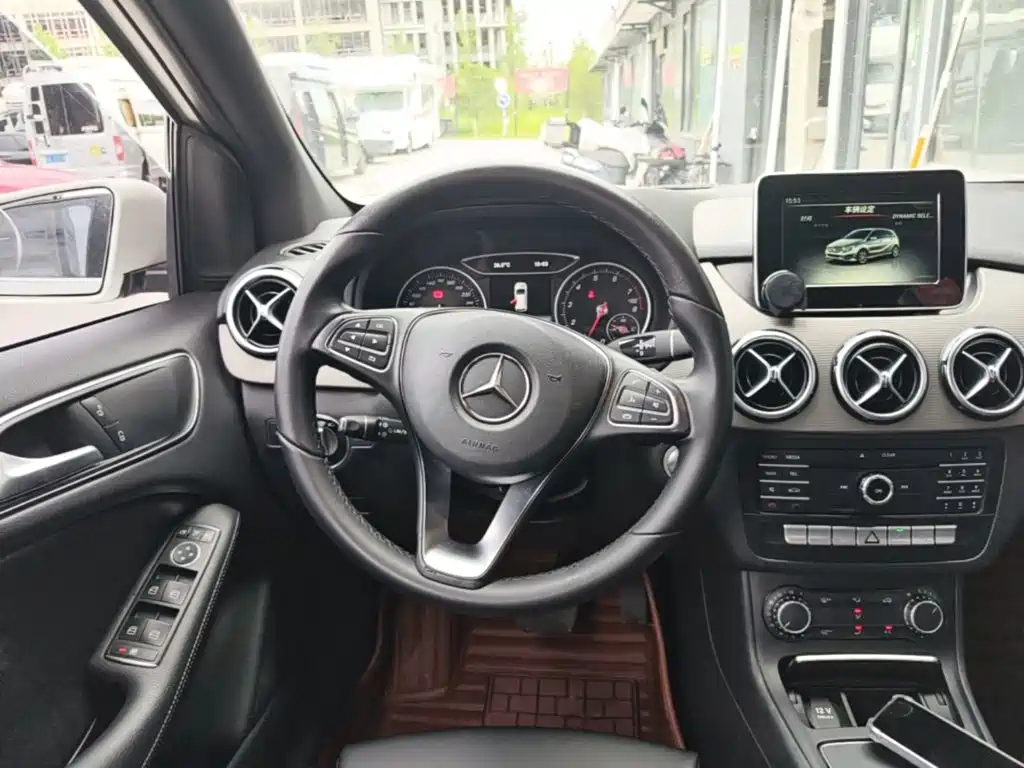 Mercedes-Benz B-Class 2016 — фото 11