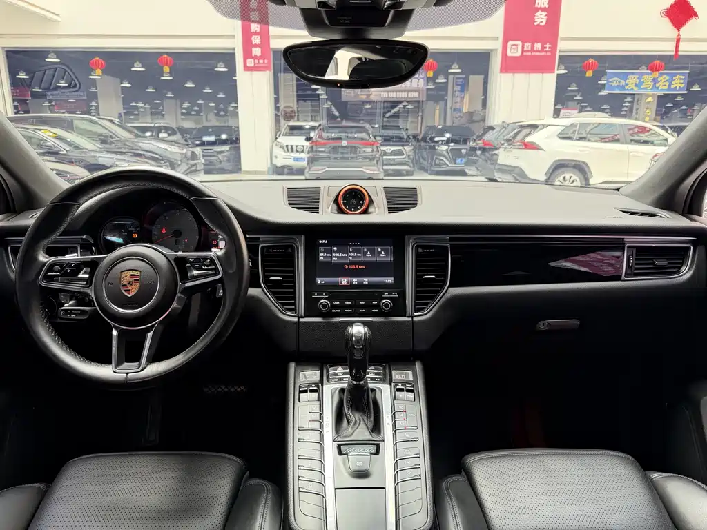 Porsche Macan 2017 — фото 14