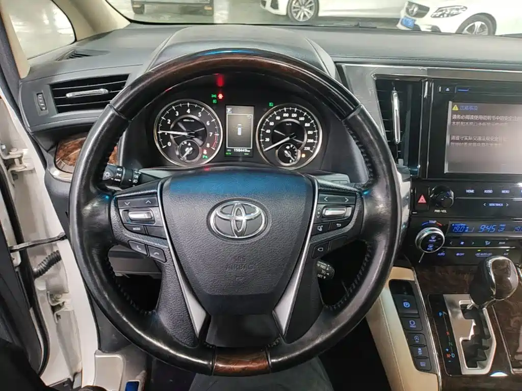Toyota Alphard 2018 — фото 11
