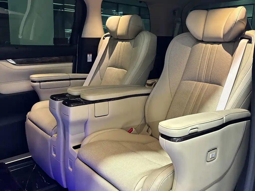 Toyota Alphard 2022 — фото 14