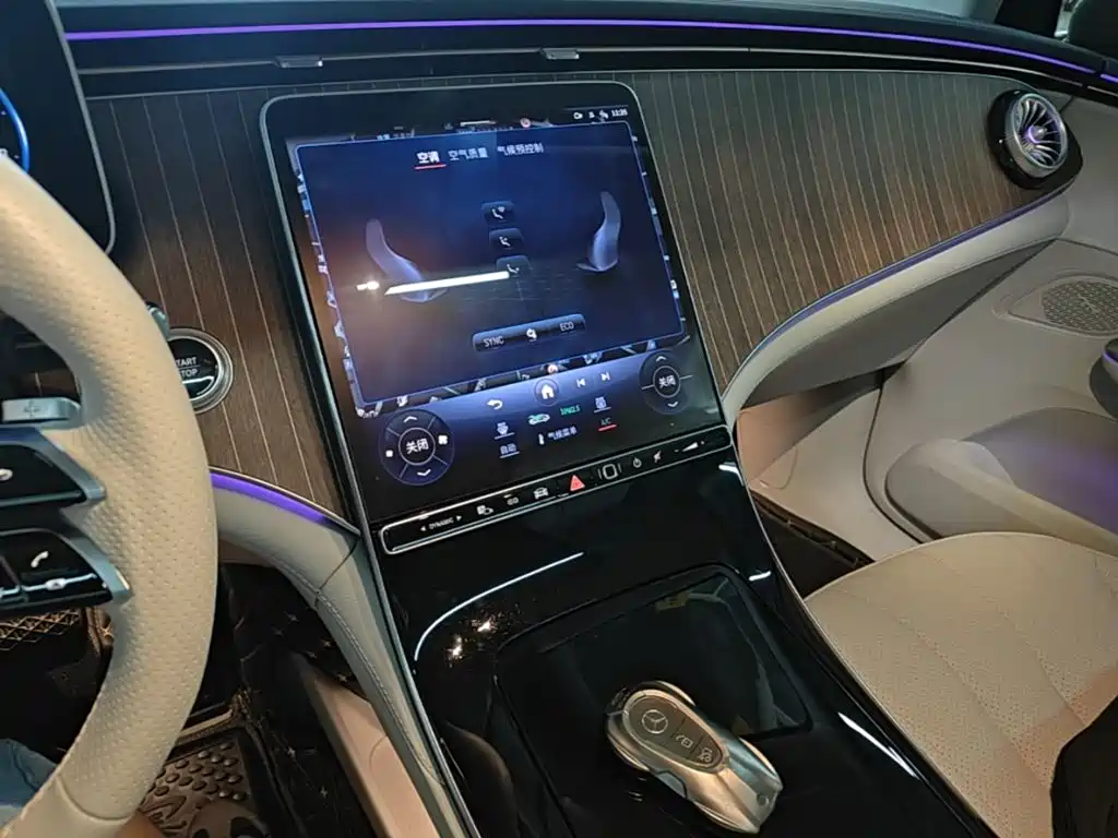 Mercedes-Benz EQE SUV 2023 — фото 13