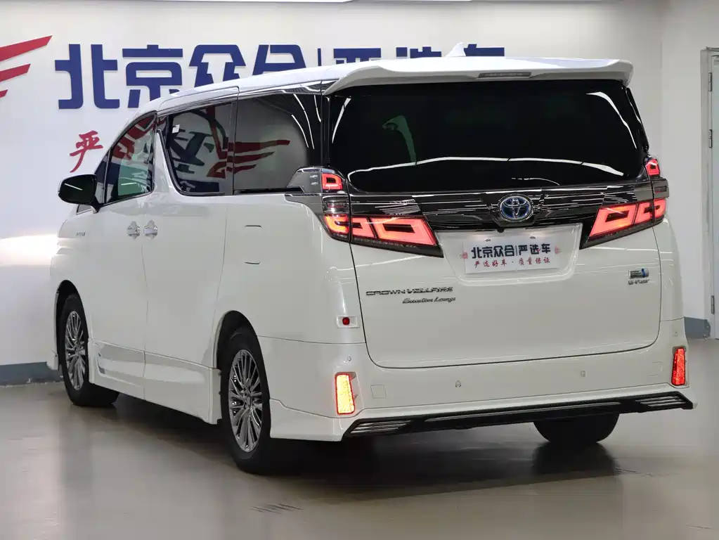 Toyota Vellfire 2023 — фото 24