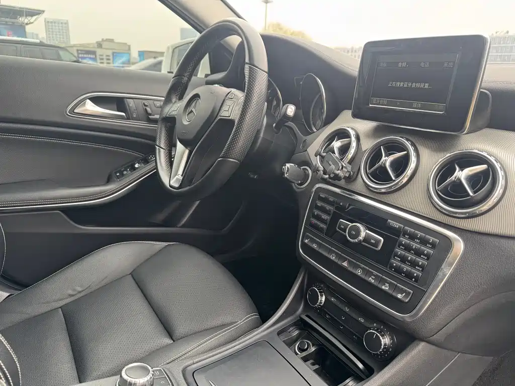 Mercedes-Benz GLA 2015 — фото 11