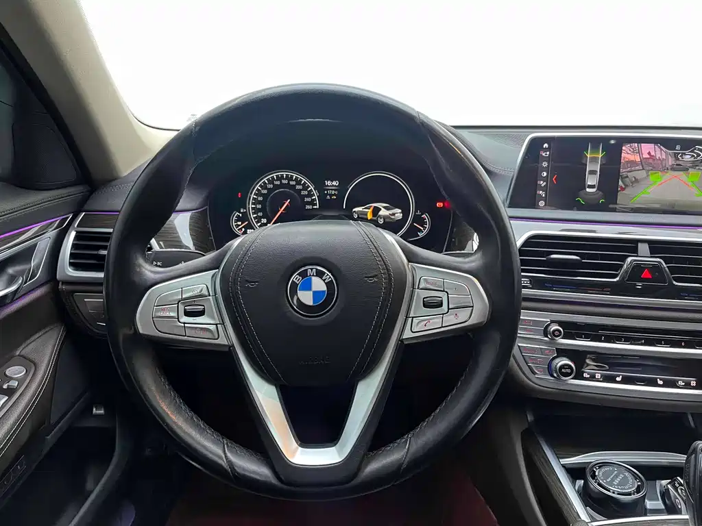 BMW 7 Series 2018 — фото 9