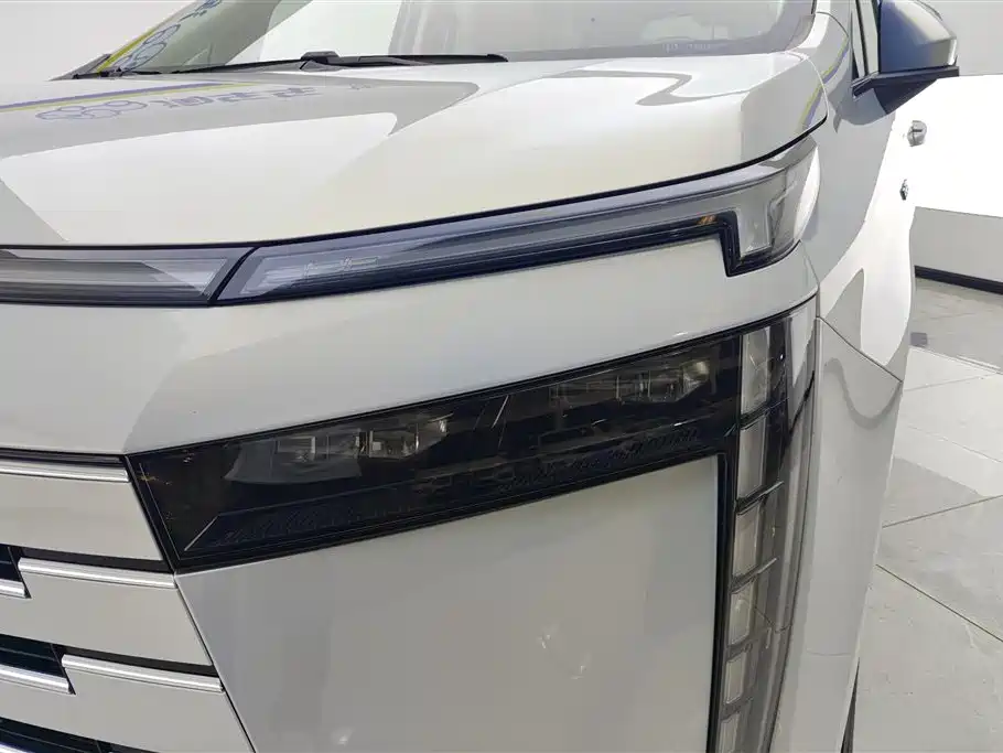 GAC Motor E8 PHEV 2024 — фото 5