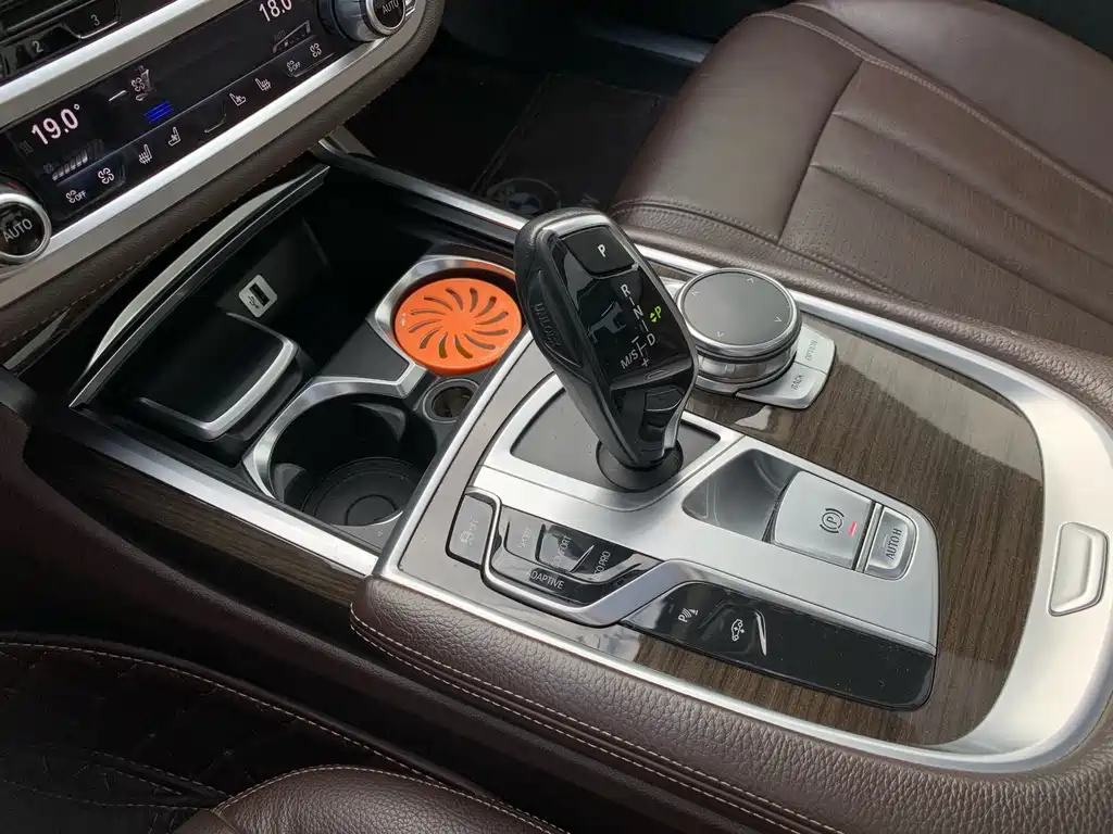 BMW 7 Series 2016 — фото 21