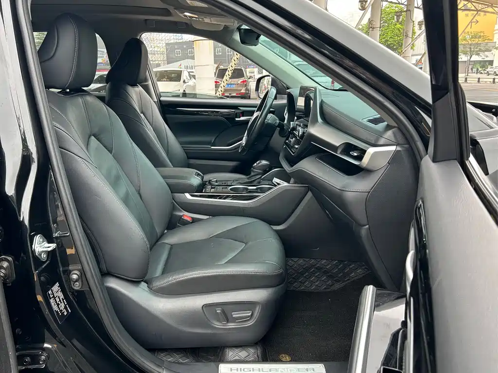 Toyota Highlander 2023 — фото 15