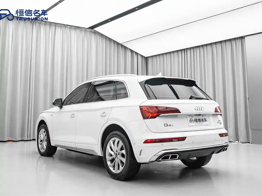 Audi Q5L 2023 — фото 11