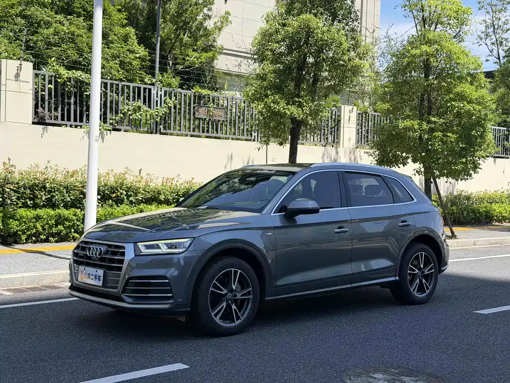 Audi Q5L 2021 — фото 1