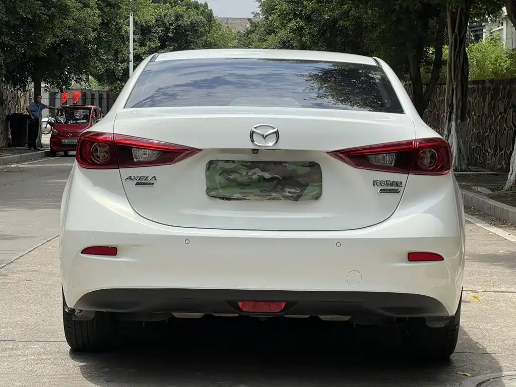 Mazda 3 Axela 2018 — фото 9