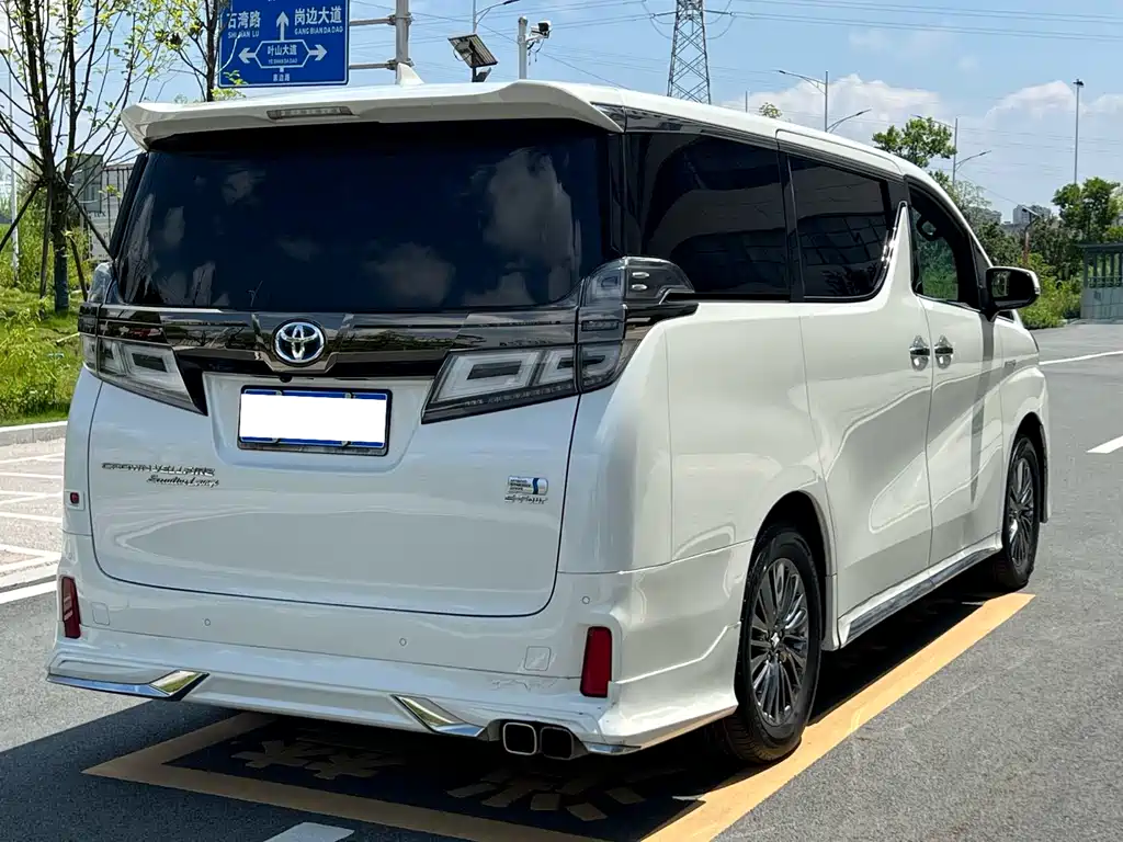 Toyota Vellfire 2023 — фото 11