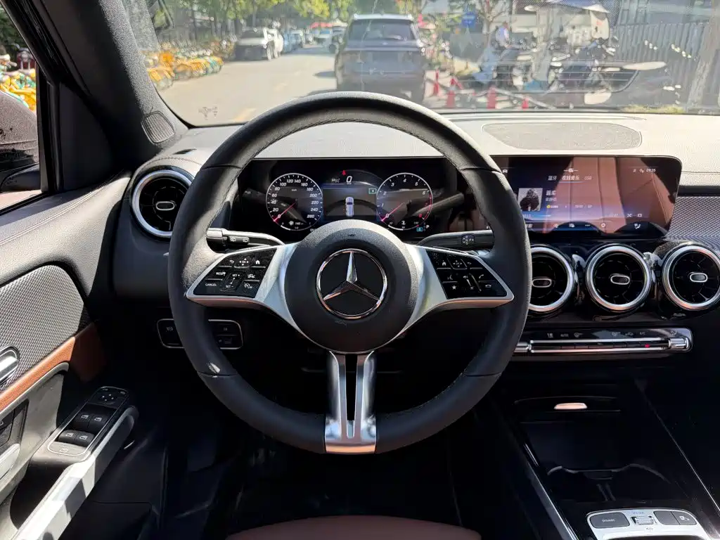 Mercedes-Benz GLB 2025 — фото 14