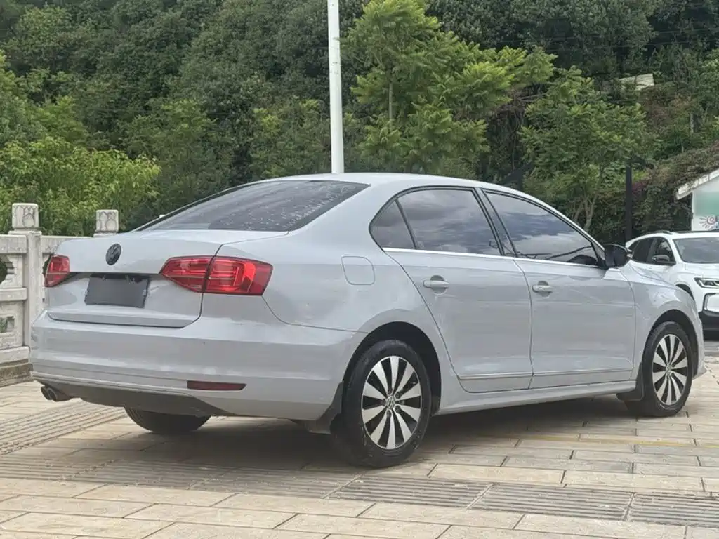 Volkswagen Sagitar 2018