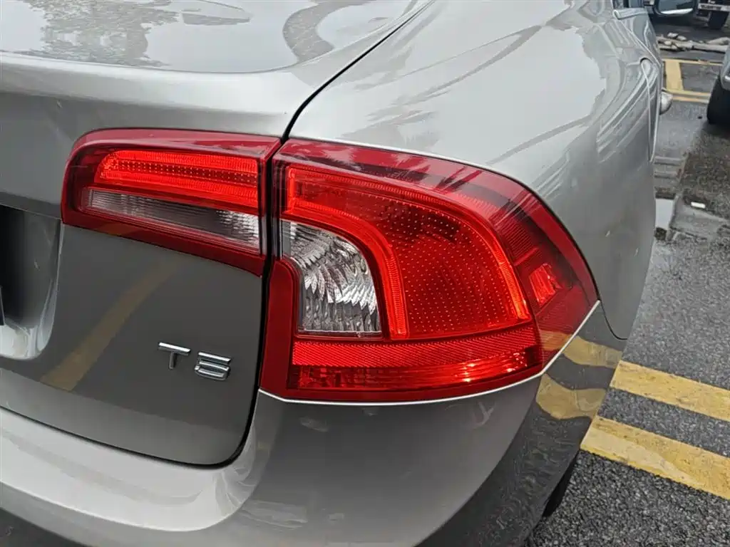 Volvo S60 2016 — фото 8