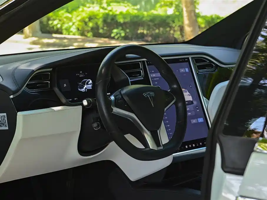 Tesla Model X 2018 — фото 6