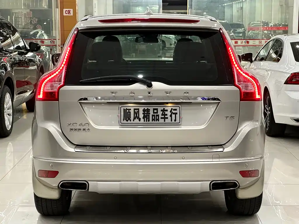 Volvo XC60 2017 — фото 4