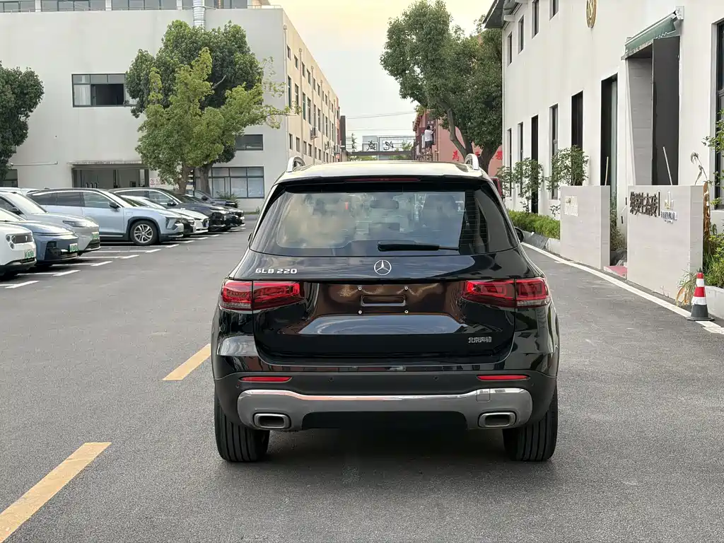Mercedes-Benz GLB 2023