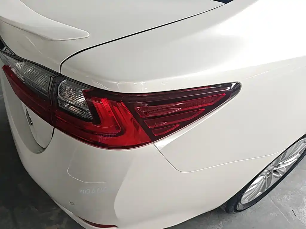 Lexus ES 2018 — фото 8