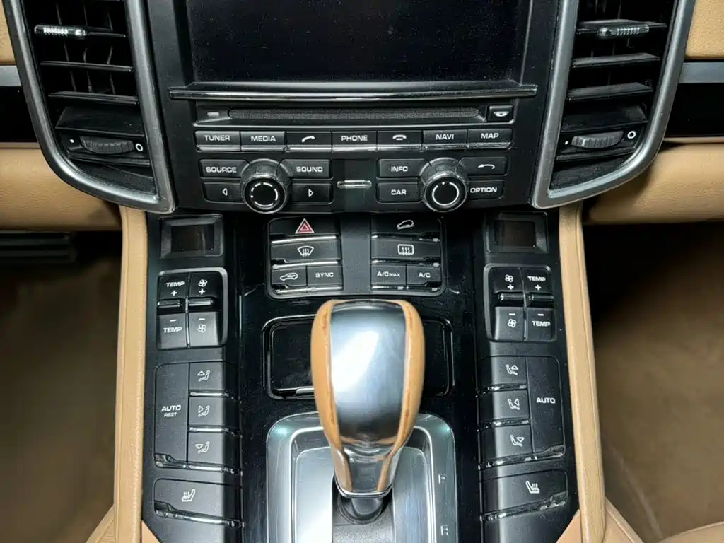Porsche Cayenne 2015 — фото 15