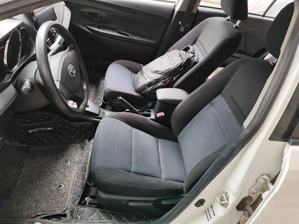 Toyota Yaris L 2020 — фото 11