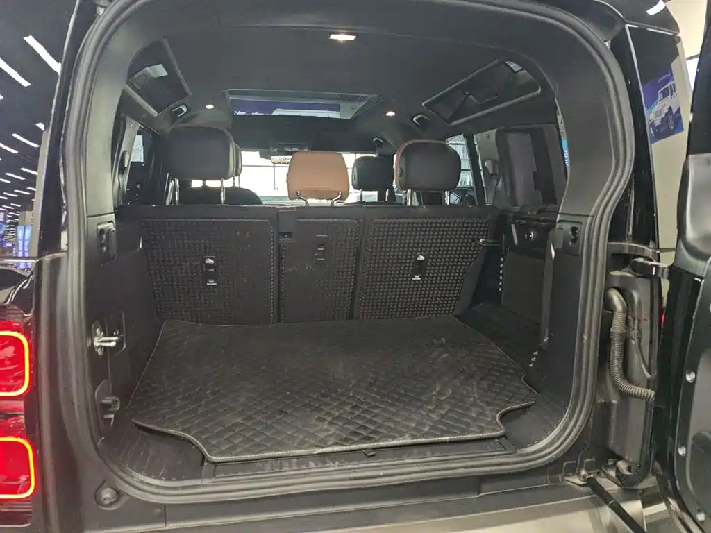 Land Rover Defender 2025 — фото 15
