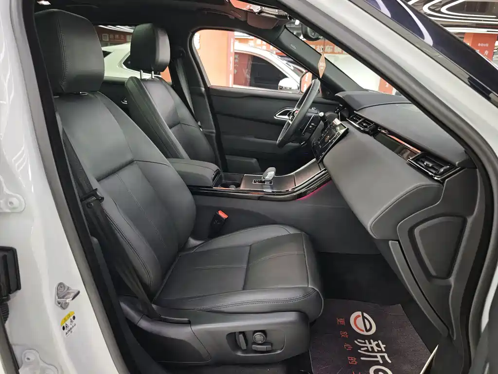 Land Rover Range Rover Velar 2024 — фото 12