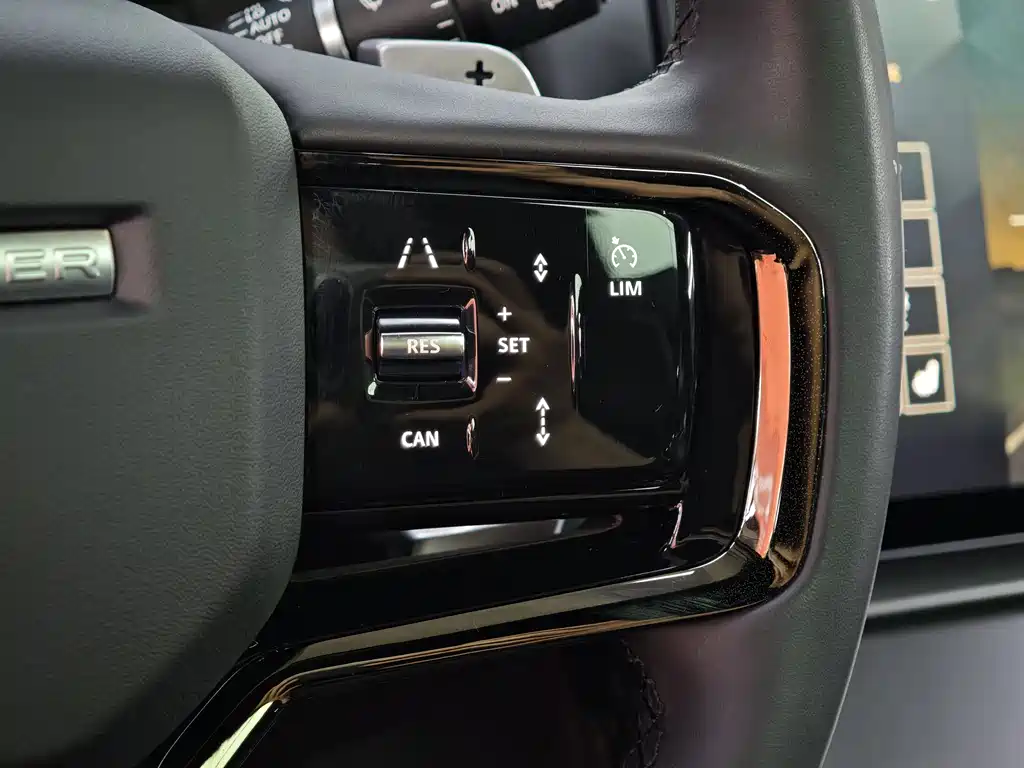 Land Rover Range Rover Velar 2024 — фото 22