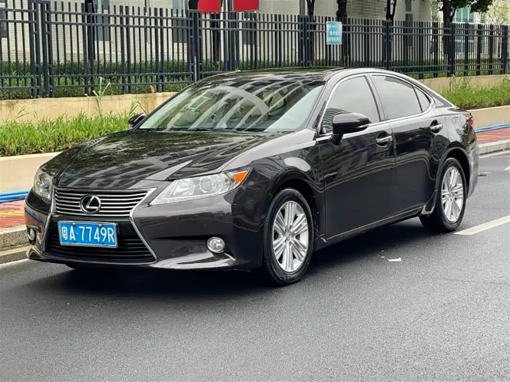 Lexus ES 2013 — фото 1