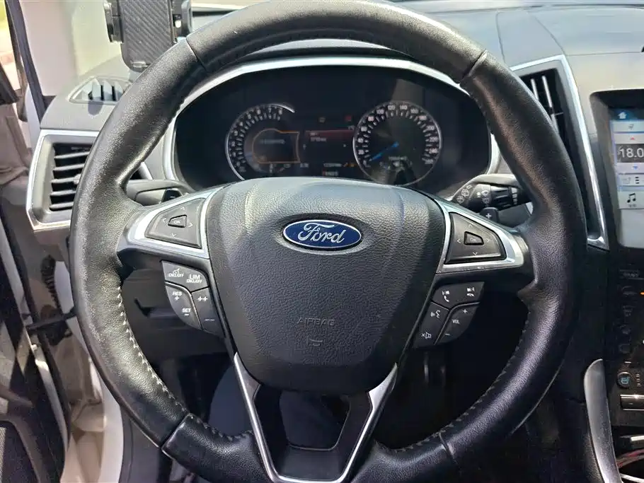 Ford Edge 2017 — фото 15