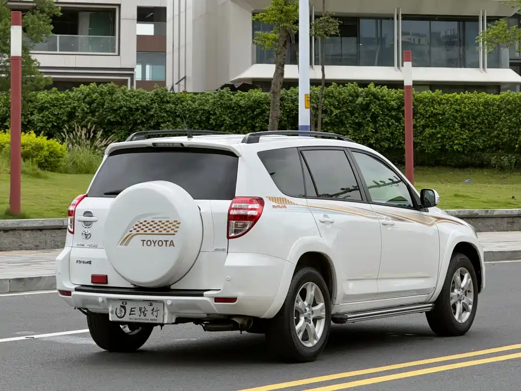 Toyota RAV4 2011 — фото 25