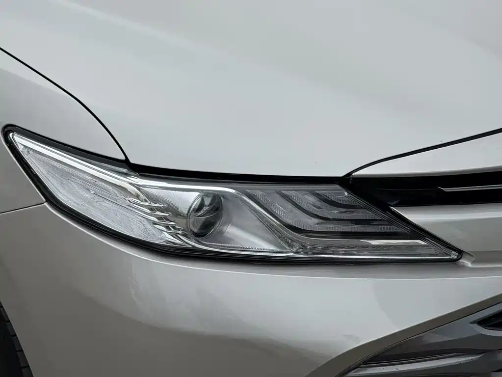 Toyota Camry 2019 — фото 15