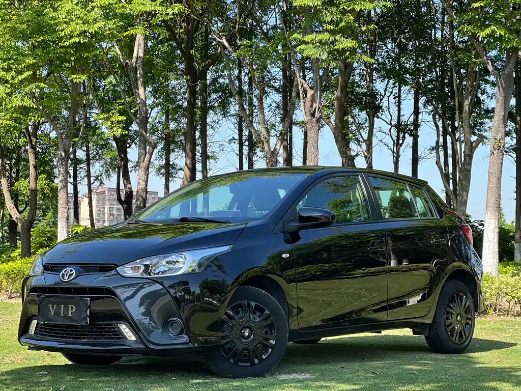 Toyota Yaris L 2017 — фото 10