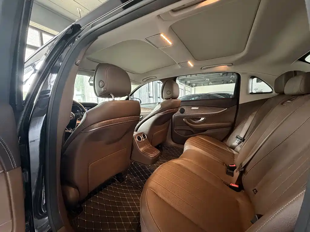Mercedes-Benz E-Class 2022 — фото 12