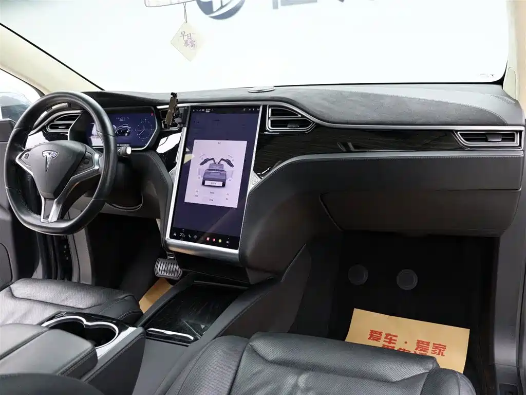Tesla Model X 2017 — фото 16