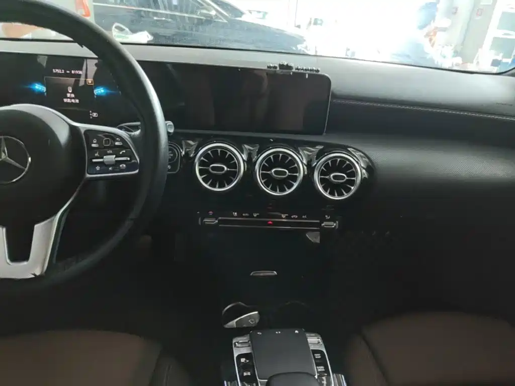 Mercedes-Benz A-Class 2019 — фото 13