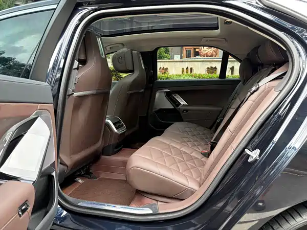 BMW 7 Series 2024