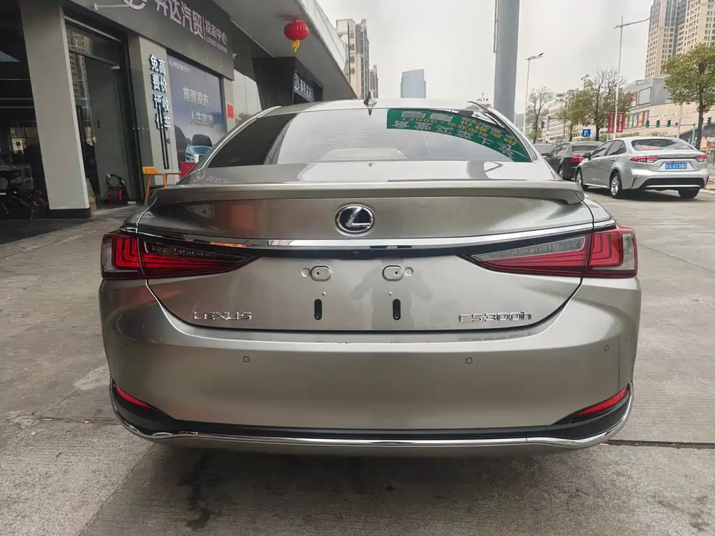 Lexus ES 2023 — фото 12